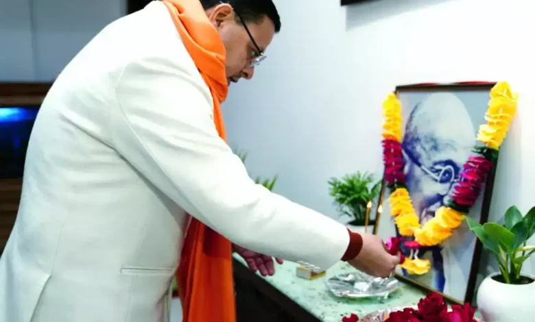 मुख्यमंत्री धामी ने राष्ट्रपिता महात्मा गांधी को पुण्यतिथि पर श्रद्धांजलि दी