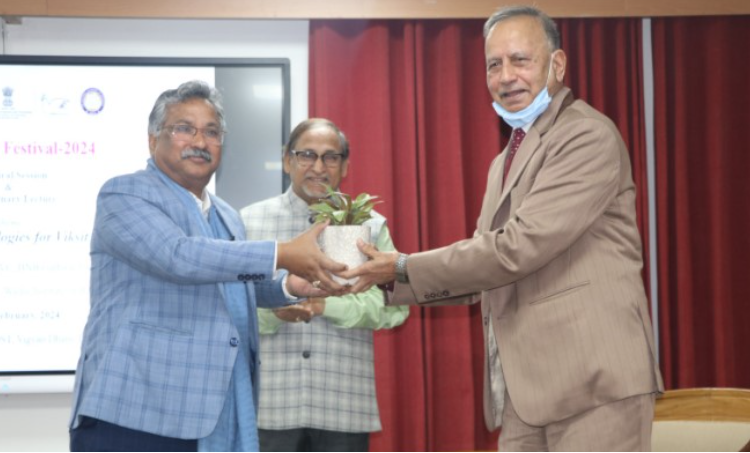 Uttarakhand: यूकॉस्ट में तीन दिवसीय नवाचार उत्सव शुरू Uttarakhand: यूकॉस्ट में तीन दिवसीय नवाचार उत्सव शुरू