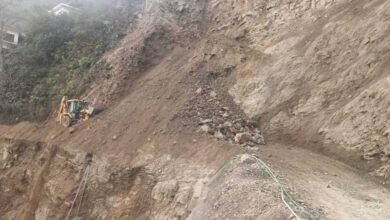 भारी मलबा आने से मसूरी-धनौल्टी-चकराता मार्ग अवरुद्ध भारी मलबा आने से मसूरी-धनौल्टी-चकराता मार्ग अवरुद्ध