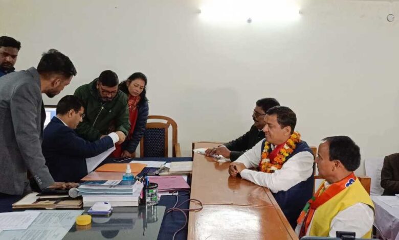 पौड़ी से भाजपा प्रत्याशी अनिल बलूनी ने किया नामांकन, केंद्रीय मंत्री स्मृति ईरानी रहीं मौजूद