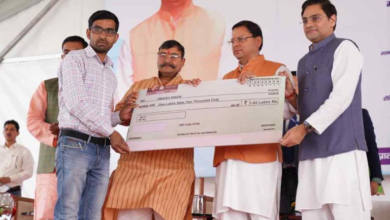 मुख्यमंत्री धामी ने राज्य पशुधन मिशन योजना के लाभार्थियों को बांटे चेक