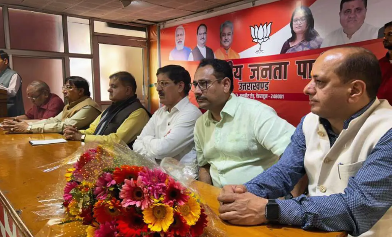 उत्तराखंड में कांग्रेस को एक और झटका, महेश शर्मा ने पार्टी को कहा अलविदा उत्तराखंड में कांग्रेस को एक और झटका, महेश शर्मा ने पार्टी को कहा अलविदा