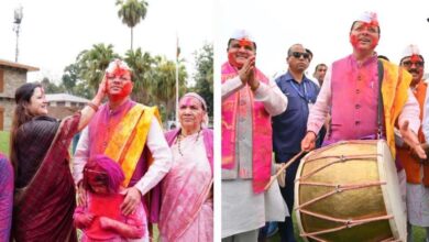 मुख्यमंत्री आवास में रंगों के पर्व होली की धूम, धामी ने अबीर-ग़ुलाल लगाकर दी शुभकामनाएं