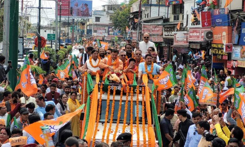 मुख्यमंत्री पुष्कर सिंह धामी की लोकप्रियता,  रोड़ शो में उमड़ा जनसैलाब