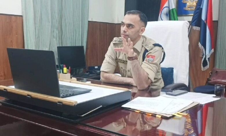 Uttarakhand: यहां चौकी इंचार्ज सहित आधा दर्जन पुलिसकर्मी सस्पेंड