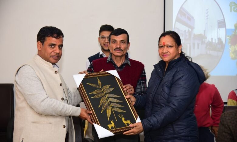 कर्मचारी संघ की नवनिर्वाचित कार्यकारिणी ने सूचना निदेशालय में ग्रहण की शपथ