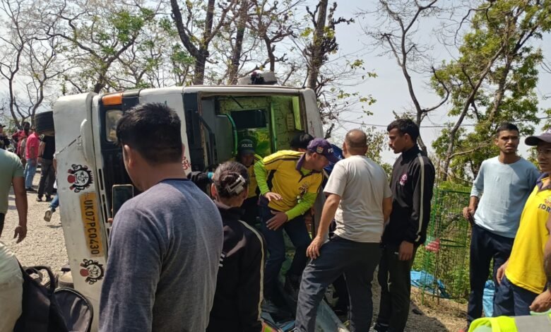 Uttarakhand: यात्रियों की बस पलटी, 2 गंभीर रूप से घायल Uttarakhand: यात्रियों की बस पलटी, 2 गंभीर रूप से घायल