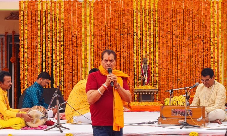 मंत्री ने किया सामूहिक हनुमान चालीसा पाठ मंत्री ने किया सामूहिक हनुमान चालीसा पाठ