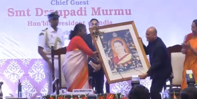 इंदिरा गांधी राष्ट्रीय वन अकादमी के दीक्षांत समारोह में पहुंची राष्ट्रपति।