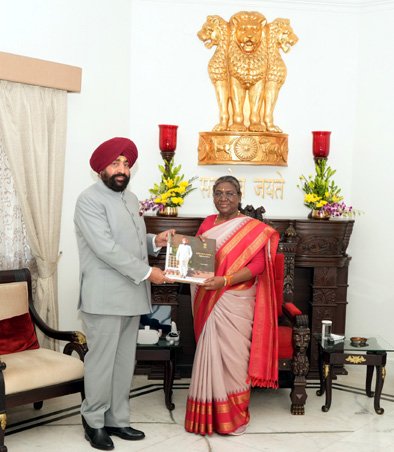 राष्ट्रपति ने किया राजभवन देहरादून के वर्चुअल टूर का लोकार्पण राष्ट्रपति ने किया राजभवन देहरादून के वर्चुअल टूर का लोकार्पण