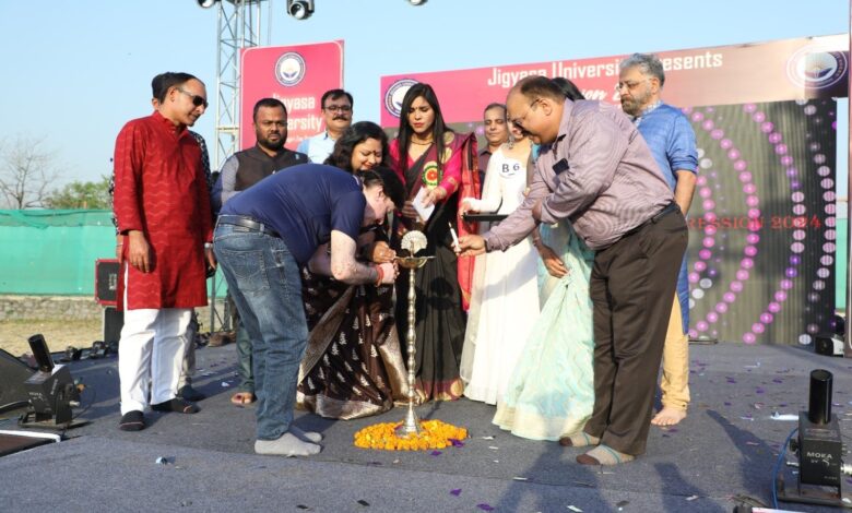 जिज्ञासा विश्वविद्यालय ने किया सांस्कृतिक कार्यक्रम का आयोजन