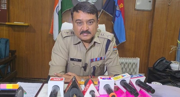 डूंगा गांव में हुई घटना में वांछित अभियुक्त पुलिस मुठभेड में घायल 