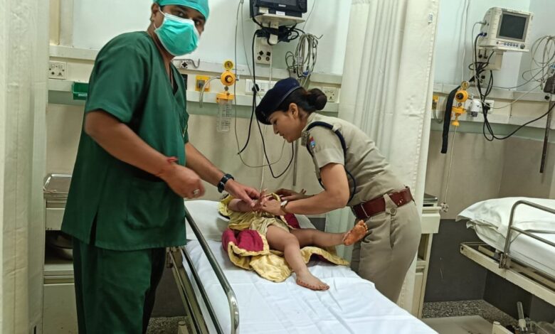 मासूम बच्ची के लिये भगवान बने दून एसएसपी मासूम बच्ची के लिये भगवान बने दून एसएसपी