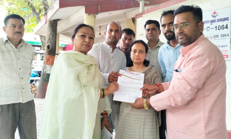 ग्रामीणों में भारी रोष, जिलाधिकारी को सौंपा ज्ञापन ग्रामीणों में भारी रोष, जिलाधिकारी को सौंपा ज्ञापन