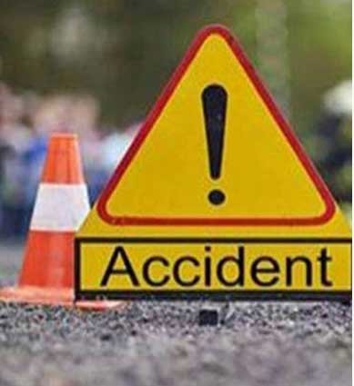 गहरी खाई में गिरी कार, पति-पत्नी और बेटी की मौत गहरी खाई में गिरी कार, पति-पत्नी और बेटी की मौत