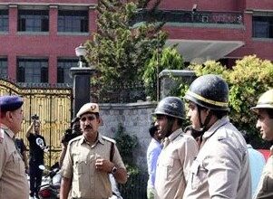 100 से ज्यादा स्कूलों को बम से उड़ाने की धमकी