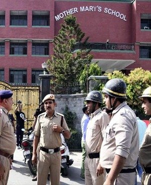 100 से ज्यादा स्कूलों को बम से उड़ाने की धमकी