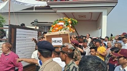 नम आंखों से दी शहीद मेजर को श्रद्धांजलि