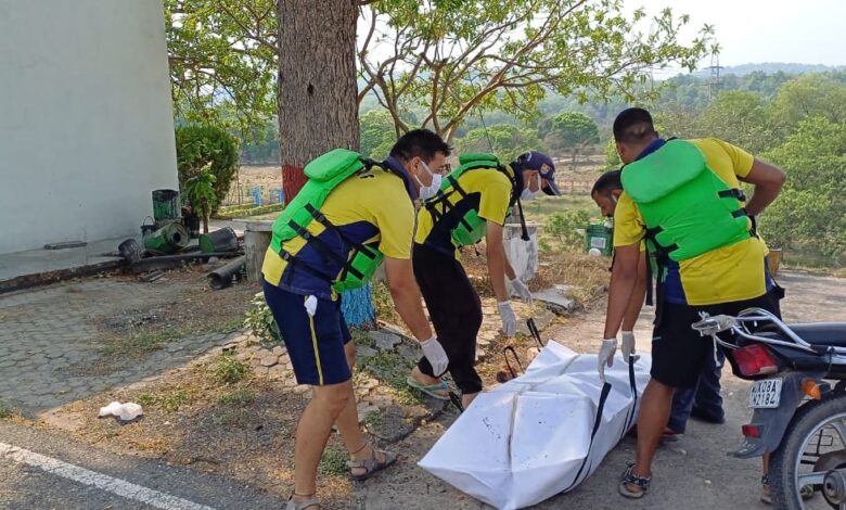 युवती की गला काटकर हत्या करने वाले हत्यारोपी का शव बरामद युवती की गला काटकर हत्या करने वाले हत्यारोपी का शव बरामद