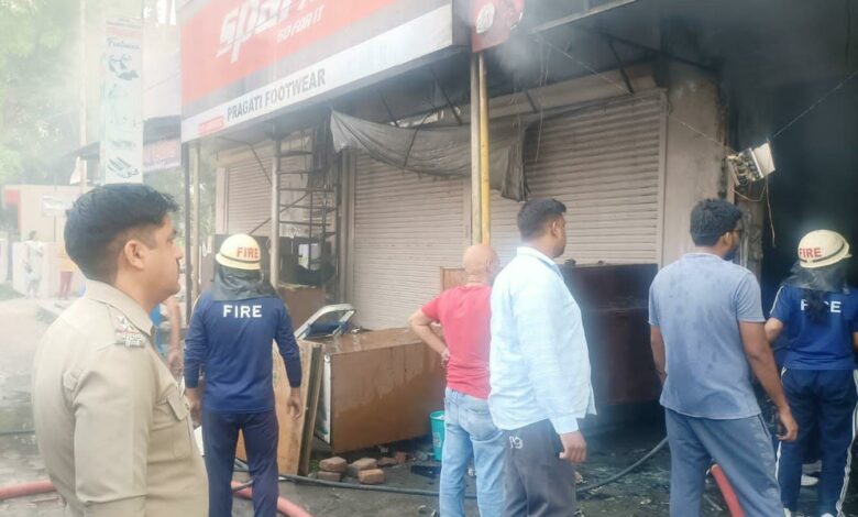 दुकान में लगी आग, सामान जलकर राख दुकान में लगी आग, सामान जलकर राख
