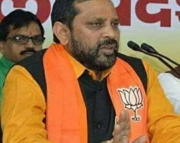 आरक्षण संविधान को कांग्रेस से खतरा : मकवाना आरक्षण संविधान को कांग्रेस से खतरा : मकवाना