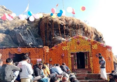 श्रद्धालुओं के लिए खोल दिए गए चतुर्थ केदार रुद्रनाथ मंदिर के कपाट श्रद्धालुओं के लिए खोल दिए गए चतुर्थ केदार रुद्रनाथ मंदिर के कपाट