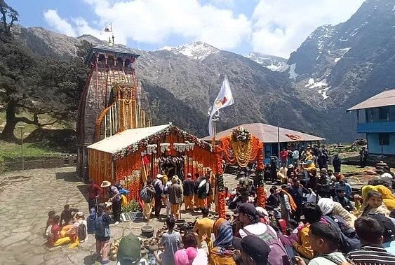 श्रद्धालुओ के दर्शनार्थ खुले द्वितीय भगवान मद्महेश्वर मंदिर के कपाट श्रद्धालुओ के दर्शनार्थ खुले द्वितीय भगवान मद्महेश्वर मंदिर के कपाट