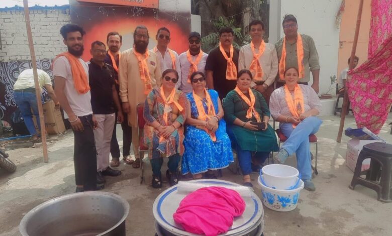 बुद्ध पूर्णिमा के अवसर पर शीतल पेय का वितरण