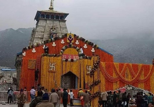 मंदिर परिसर में रील्स बनाने वाले 84 लोगों का चालान मंदिर परिसर में रील्स बनाने वाले 84 लोगों का चालान