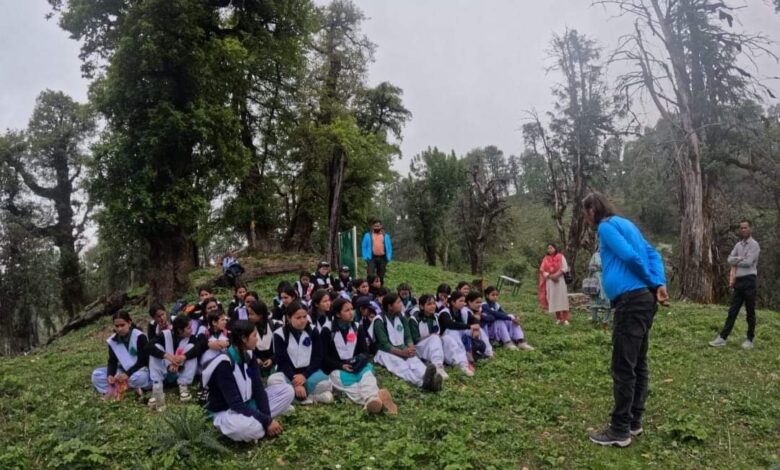 बालिकाओं ने जाना थामरी कुंड का इतिहास बालिकाओं ने जाना थामरी कुंड का इतिहास