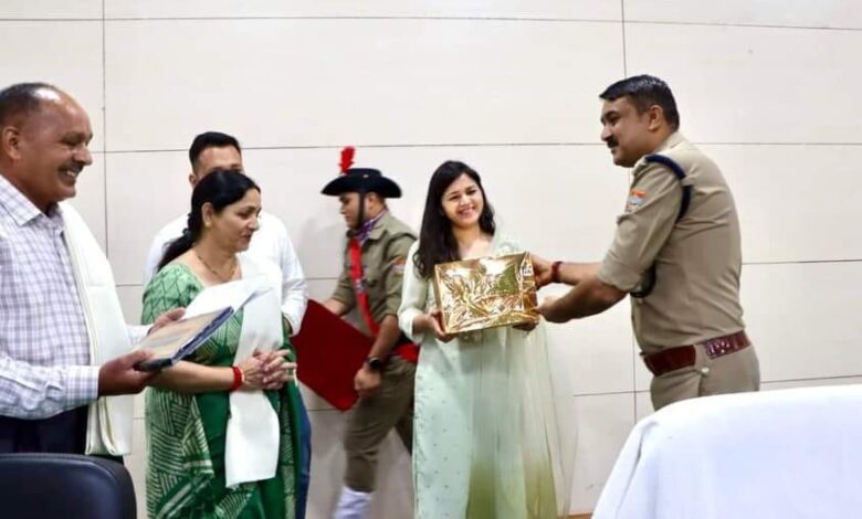 सेवानिवृत्त होने वाले पुलिसकर्मियों के लिए विदाई समारोह का आयोजन सेवानिवृत्त होने वाले पुलिसकर्मियों के लिए विदाई समारोह का आयोजन