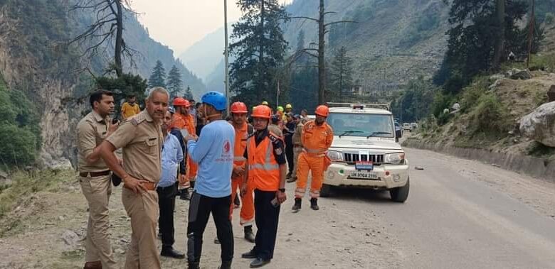 चट्टान टूटने से दबे लोग, एक की मौत, पांच घायल