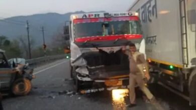 ट्रक-सूमो की आमने-सामने टक्कर, 10 घायल ट्रक-सूमो की आमने-सामने टक्कर, 10 घायल