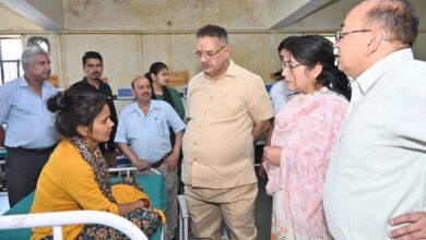 कैबिनेट मंत्री ने जाना घायल लोगों का कुशलक्षेम