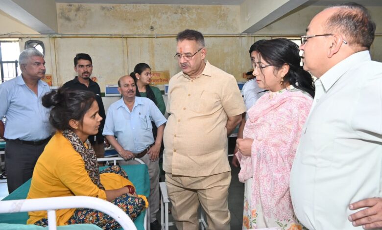 कैबिनेट मंत्री ने जाना घायल लोगों का कुशलक्षेम