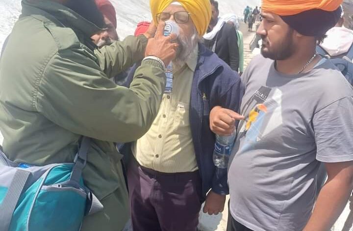 बुजुर्गों और जरुरतमंदों का सहारा बनी पुलिस