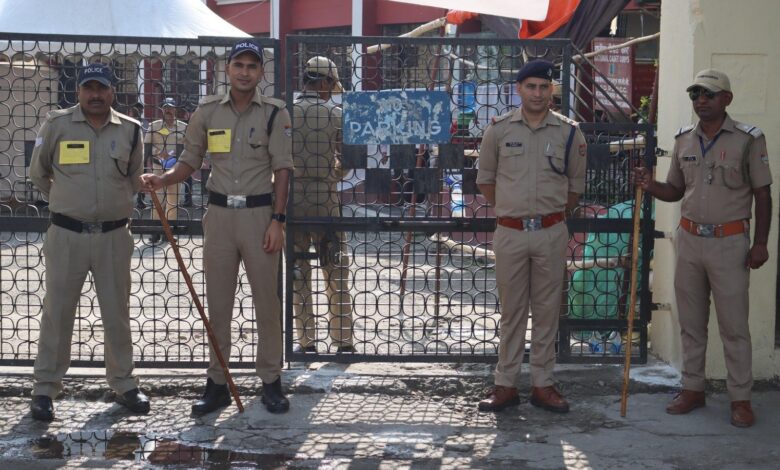 अलर्ट मोड पर रहा पुलिस बल