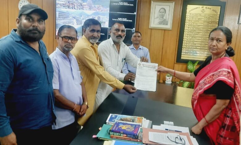 राष्ट्रीय सफाई कर्मचारी मजदूर यूनियन ने सौपा मुख्य सचिव को ज्ञापन राष्ट्रीय सफाई कर्मचारी मजदूर यूनियन ने सौपा मुख्य सचिव को ज्ञापन