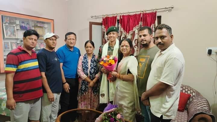 राइफलमैन भूपेंद्र बिष्ट को दी बधाई