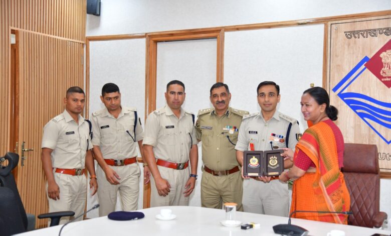 सीआरपीएफ के प्रशिक्षु अधिकारियों ने की मुख्य सचिव से मुलाकात सीआरपीएफ के प्रशिक्षु अधिकारियों ने की मुख्य सचिव से मुलाकात