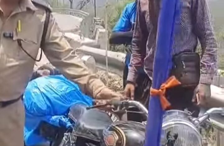 “बुलेट राजाओं” पर चमोली पुलिस एक्शन “बुलेट राजाओं” पर चमोली पुलिस एक्शन