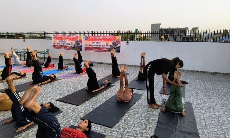 हमारे जीवन को एक नयी राह दिखाने का कार्य करता है योग हमारे जीवन को एक नयी राह दिखाने का कार्य करता है योग