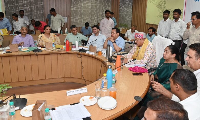 जिला योजना समिति की बैठक आयोजित, प्रस्तावित परिव्यय 67.35 करोड़ की धनराशि का अनुमोदन जिला योजना समिति की बैठक आयोजित, प्रस्तावित परिव्यय 67.35 करोड़ की धनराशि का अनुमोदन