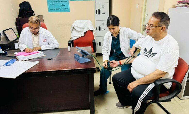 कैबिनेट मंत्री का वाहन क्षतिग्रस्त, बाल-बाल बचे गणेश जोशी कैबिनेट मंत्री का वाहन क्षतिग्रस्त, बाल-बाल बचे गणेश जोशी