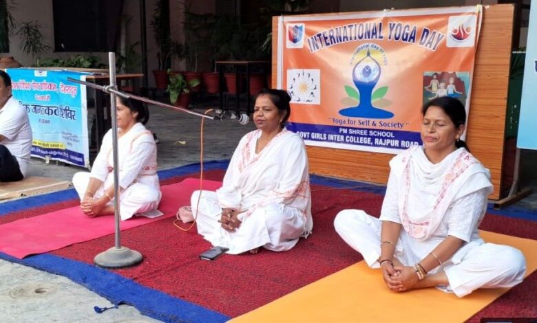 प्रत्येक दिन योग करने के लिए किया प्रेरित