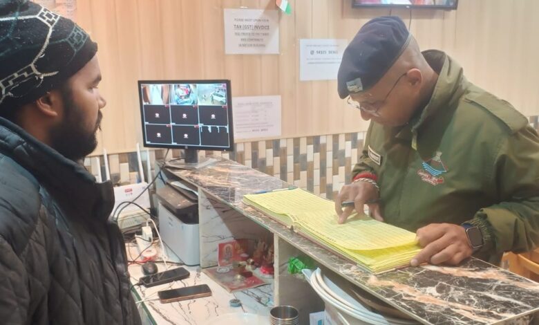 पुलिस ने चलाया सघन चेकिंग अभियान पुलिस ने चलाया सघन चेकिंग अभियान