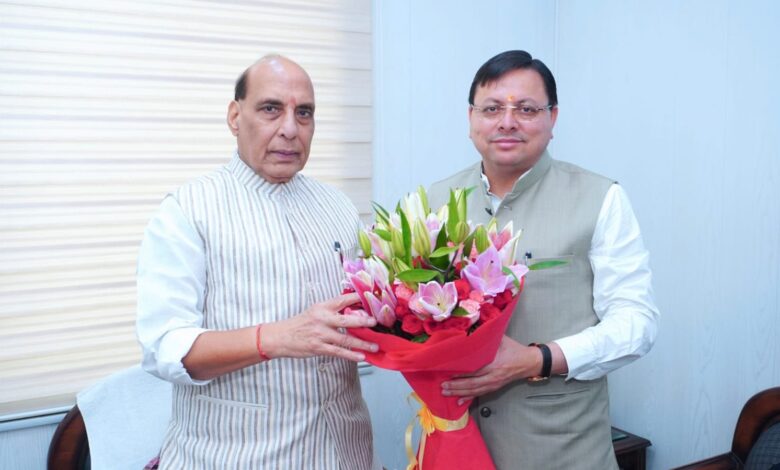 सीएम ने की रक्षा मंत्री राजनाथ सिंह से मुलाकात सीएम ने की रक्षा मंत्री राजनाथ सिंह से मुलाकात