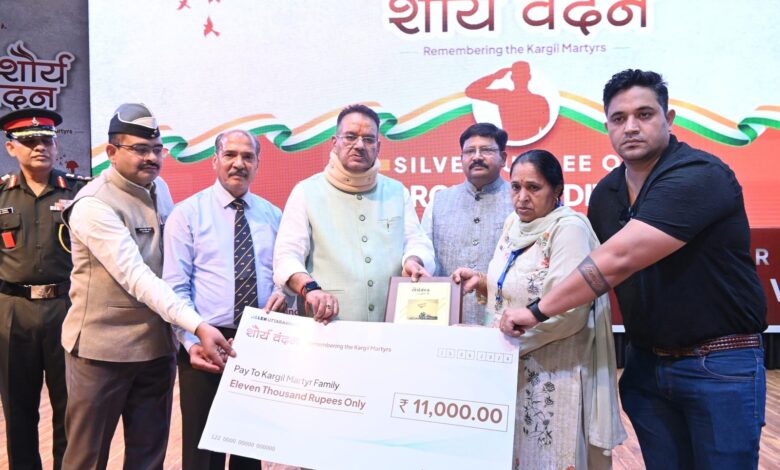 मंत्री ने किया कारगिल शहीद जवानों की वीरांगनाओं को सम्मानित