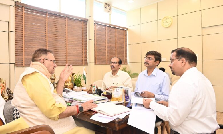 निर्माण कार्यों में तेजी लाने के निर्देश