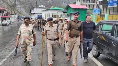 उप चुनाव : पुलिस व अर्द्धसैनिक बलों ने किया फ्लैग मार्च